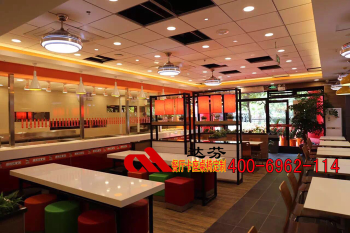 盅国味中式快餐厅桌椅客户现场拍摄图1