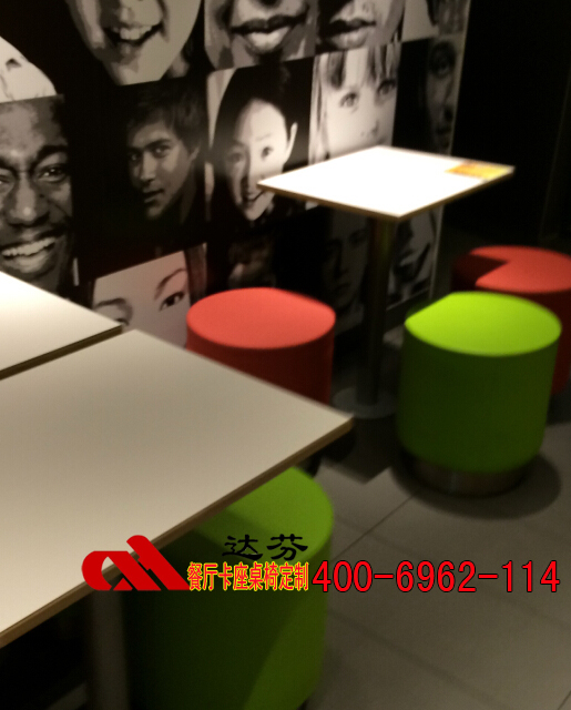 盅国味中式快餐厅桌椅客户现场拍摄图4